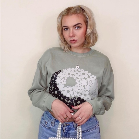 Yin Yang daisy print sweatshirt 🌸 - Picture 4 of 4